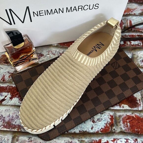 NM Neiman Marcus beige, subtle gold sparkles casual sneaker with white trim - Picture 3 of 9